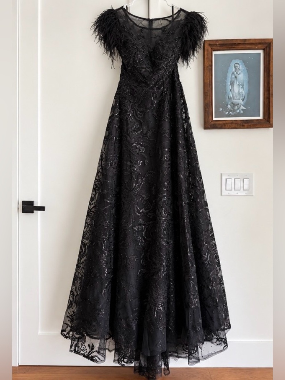 Mac Duggal Embellished Feather Cap Sleeve Bateau A-Line Gown Black Like New
